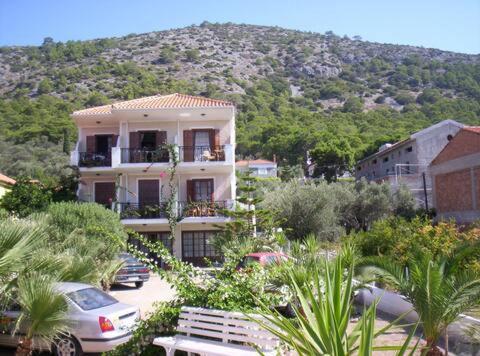 "Patra'S" Apartments Patra Poseidonion Bagian luar foto